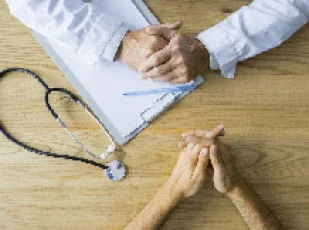 руки врача и пациента